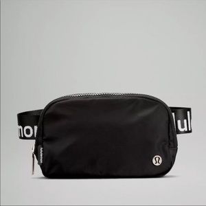 Lululemon everywhere belt bag
